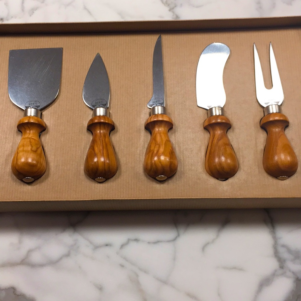 Williams Sonoma Cheese Knives, set of 5, Olivewood